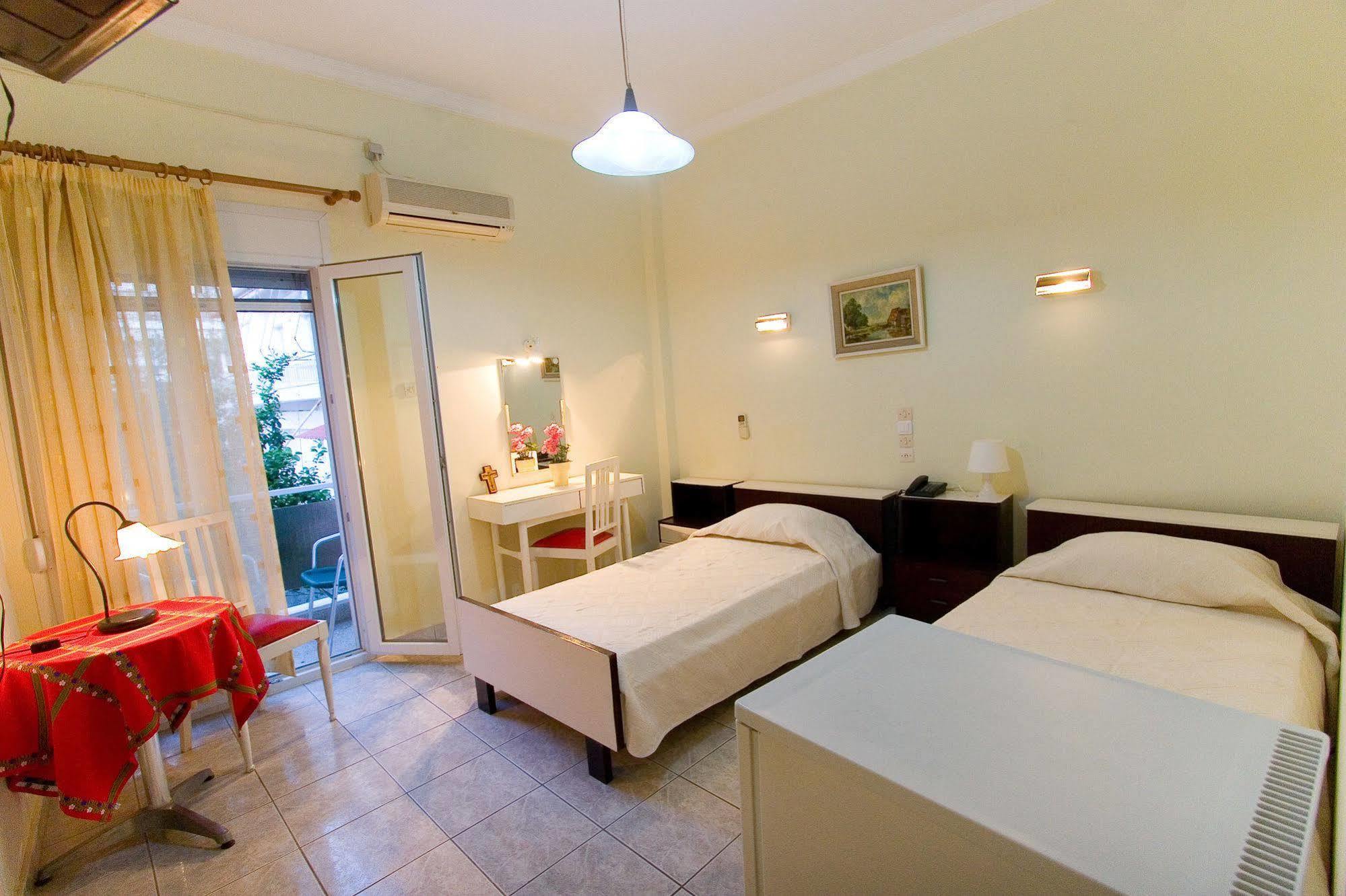 Oceanis Hotel Лутра Едипсу Екстериор снимка