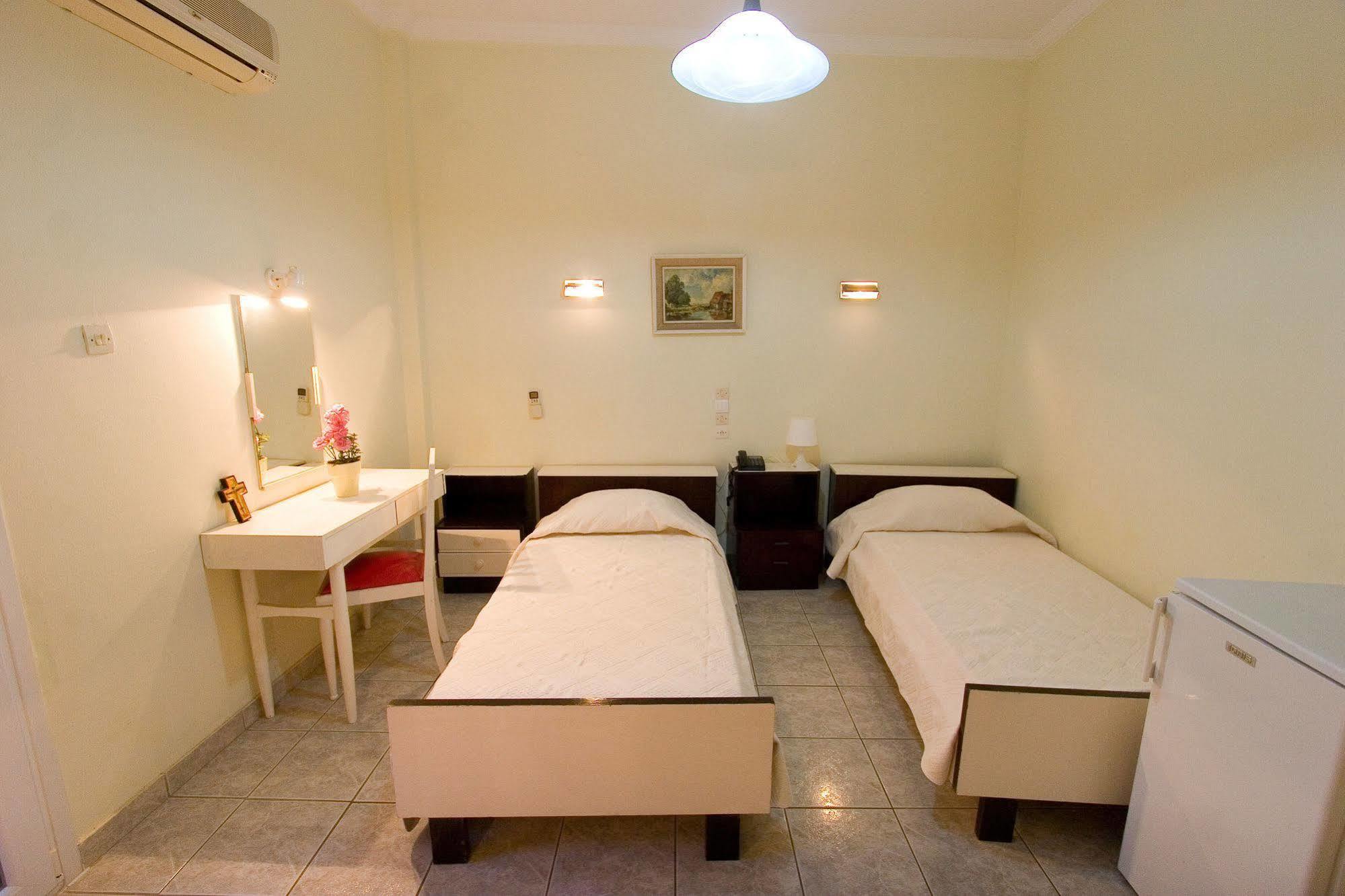 Oceanis Hotel Лутра Едипсу Екстериор снимка